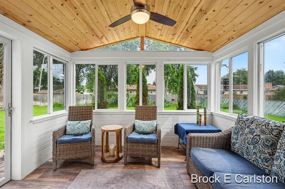 1576 Hendrick Road Norton Shores, MI 49441
