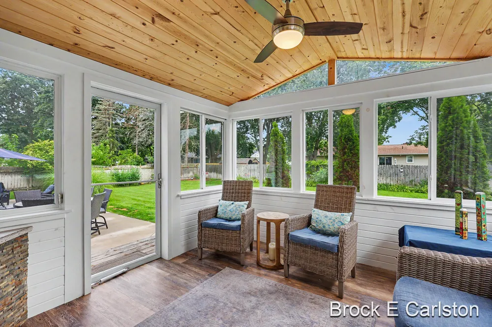 1576 Hendrick Road Norton Shores, MI 49441