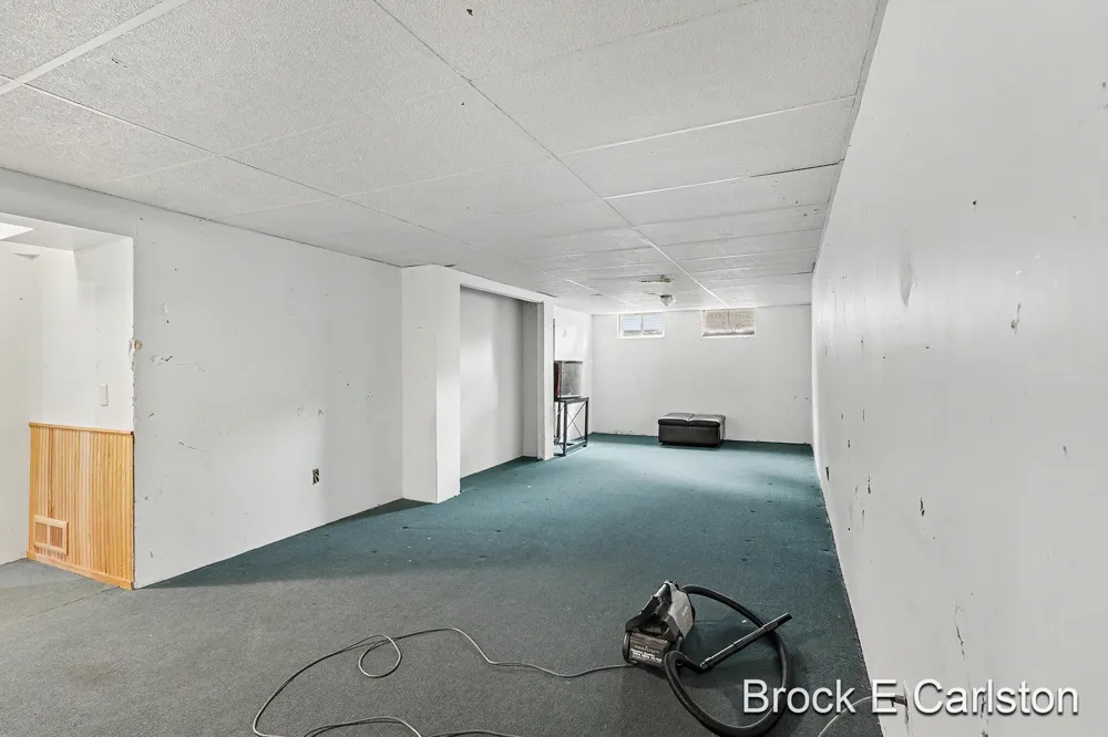 1576 Hendrick Road Norton Shores, MI 49441