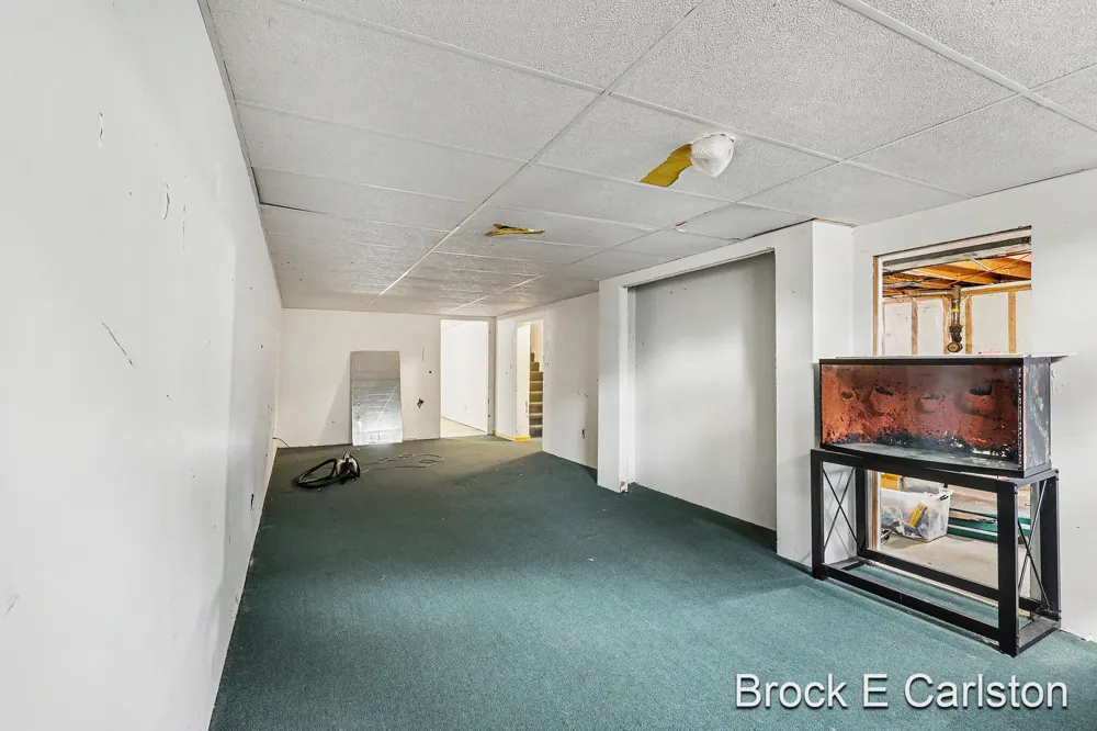 1576 Hendrick Road Norton Shores, MI 49441