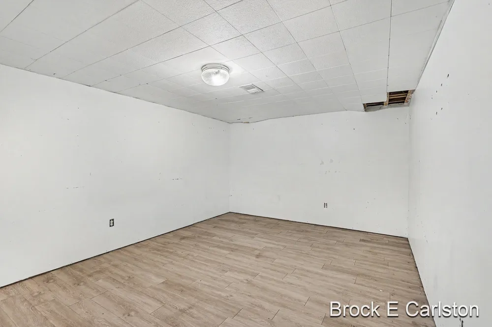 1576 Hendrick Road Norton Shores, MI 49441