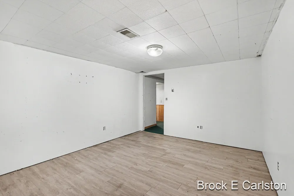 1576 Hendrick Road Norton Shores, MI 49441