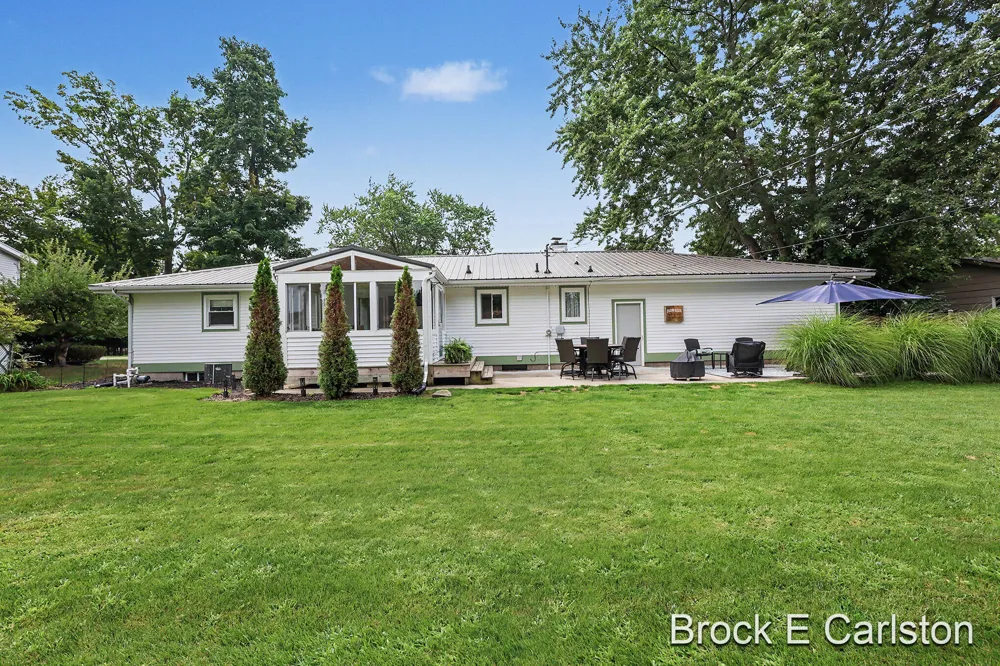 1576 Hendrick Road Norton Shores, MI 49441