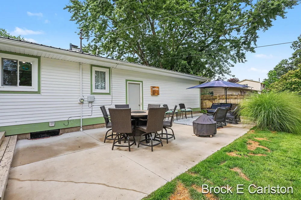 1576 Hendrick Road Norton Shores, MI 49441