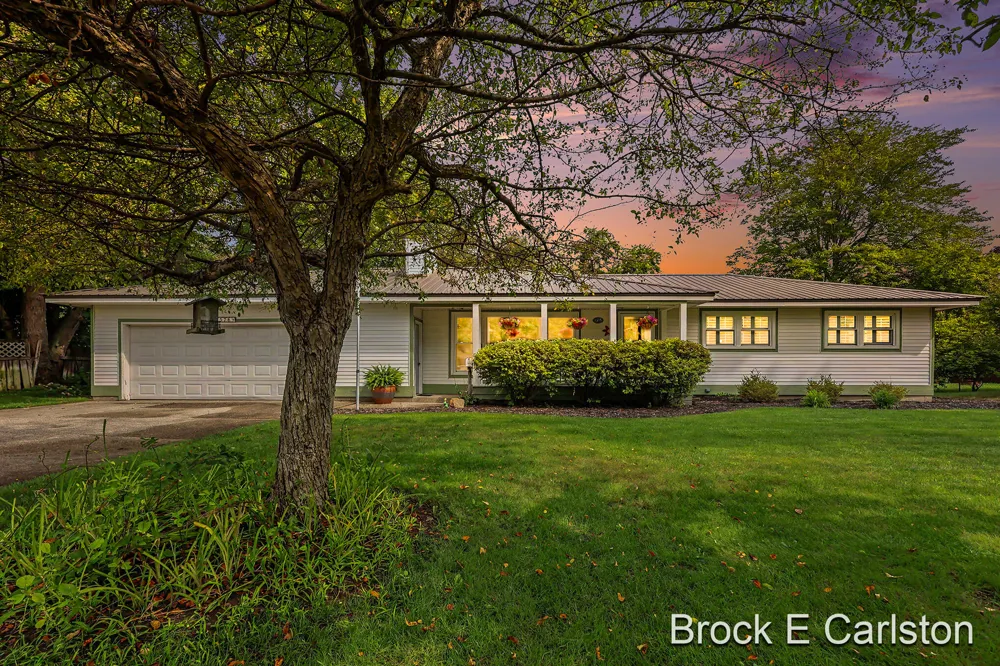 1576 Hendrick Road Norton Shores, MI 49441