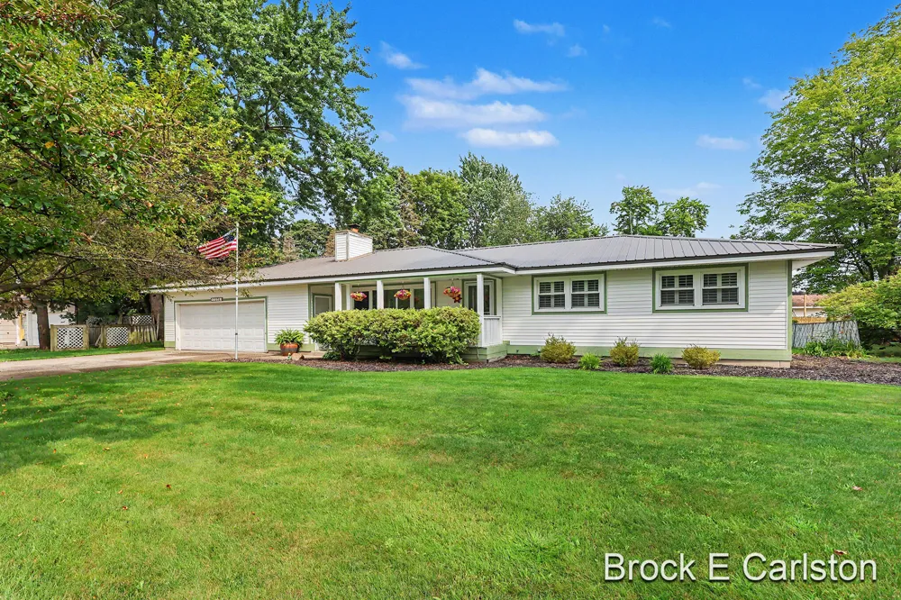 1576 Hendrick Road Norton Shores, MI 49441