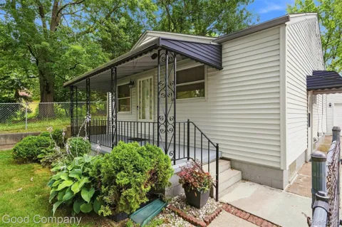 137 W Longfellow Avenue