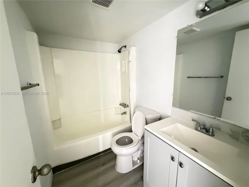 5090 SW 64th Ave #305 Davie, FL 33314