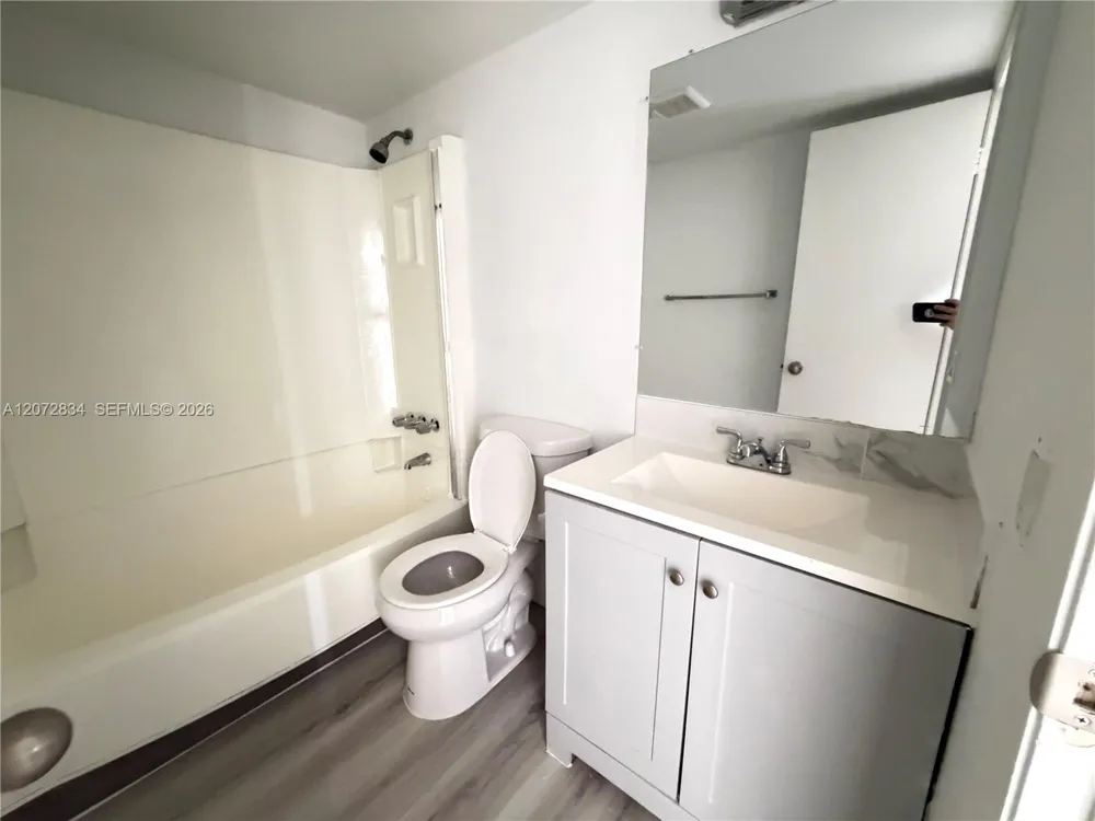 5090 SW 64th Ave #305 Davie, FL 33314