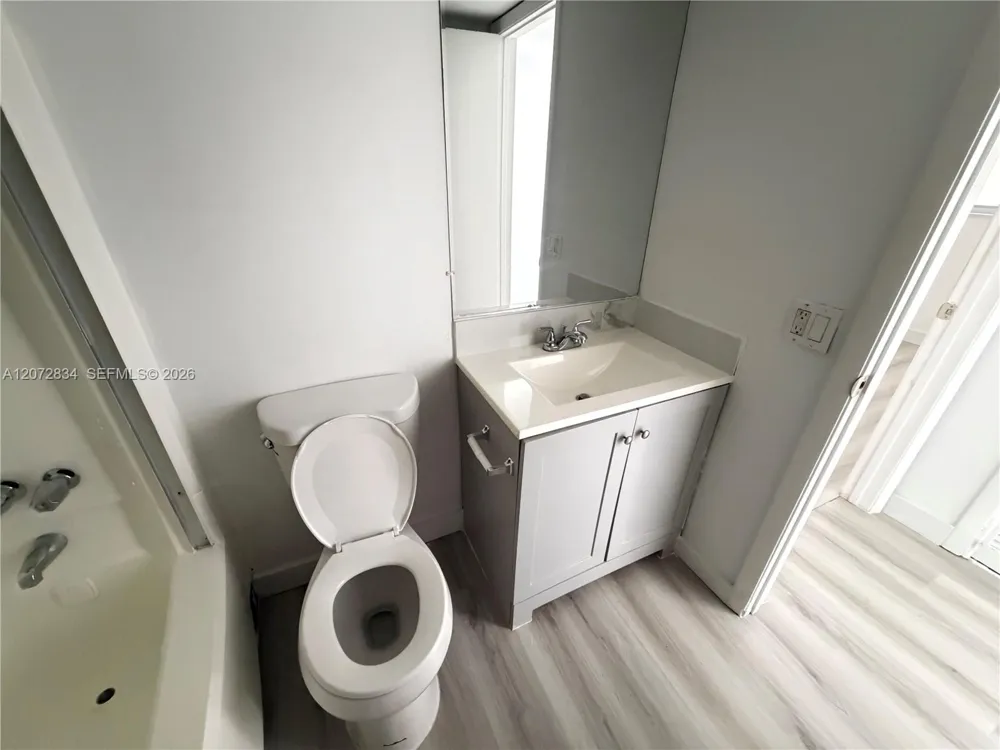5090 SW 64th Ave #305 Davie, FL 33314