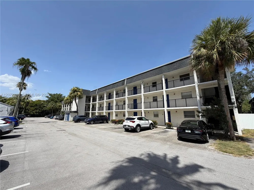 5090 SW 64th Ave #305 Davie, FL 33314
