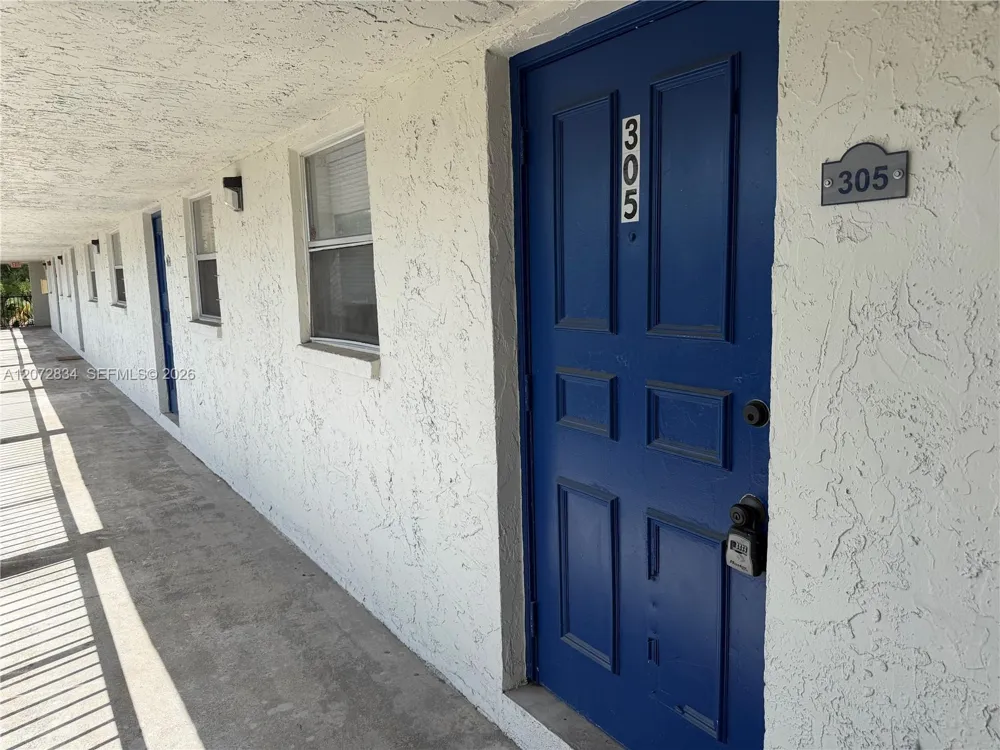 5090 SW 64th Ave #305 Davie, FL 33314