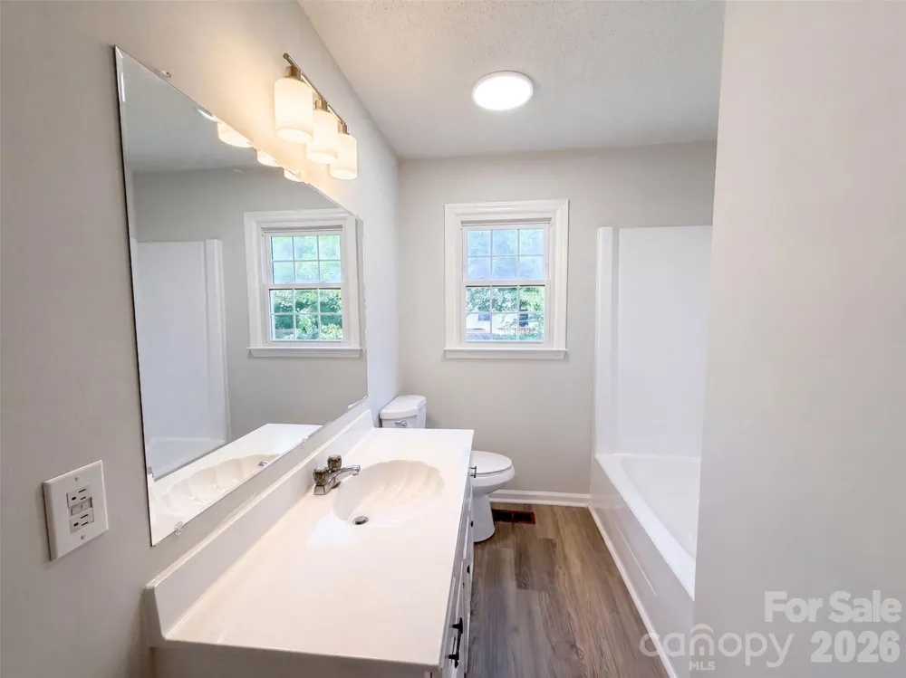 4202 Wrentree Drive Dallas, NC 28034