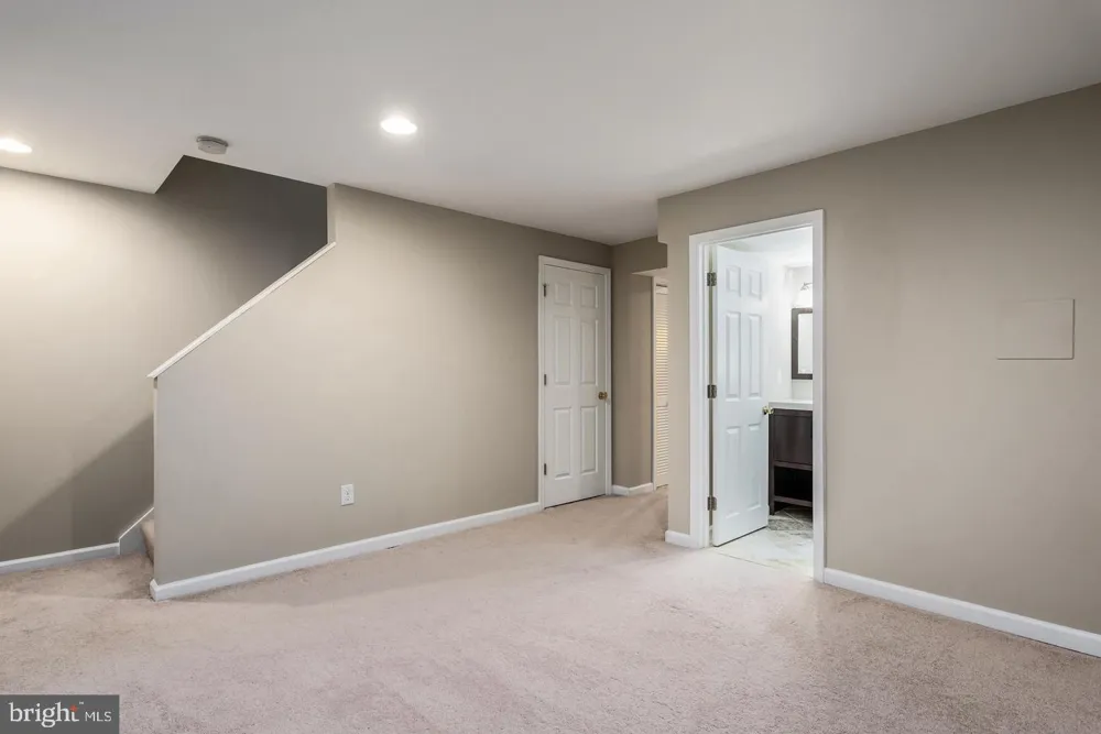 2 QUINCY COURT Sterling, VA 20165