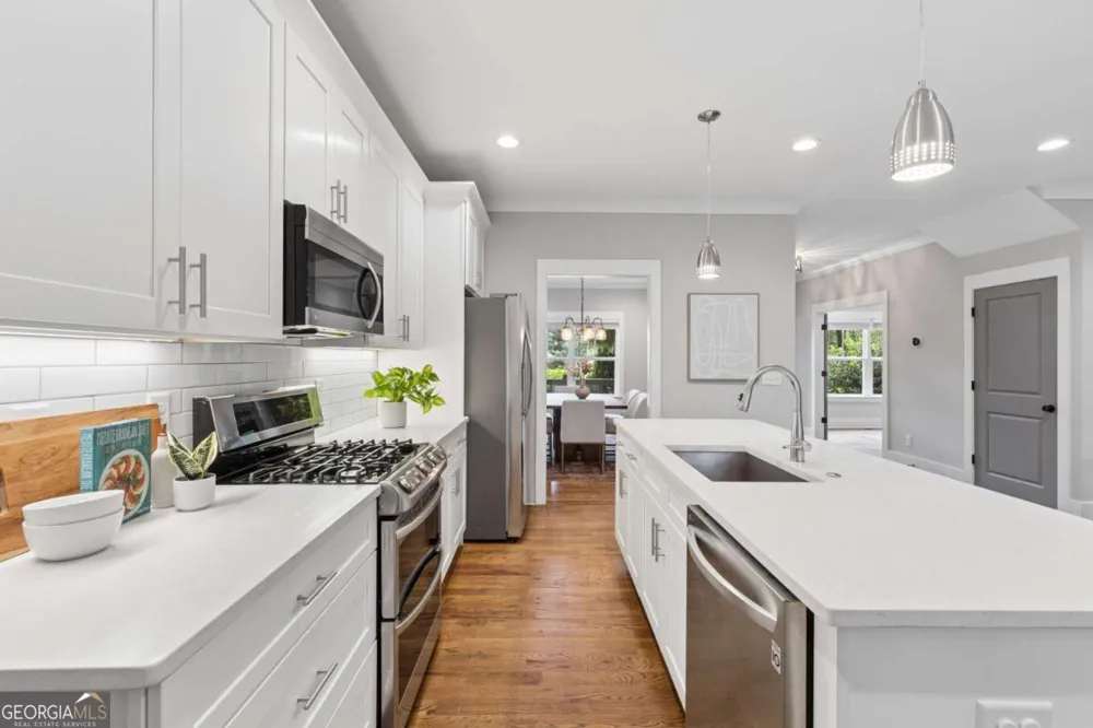 859 East AVE Scottdale, GA 30079
