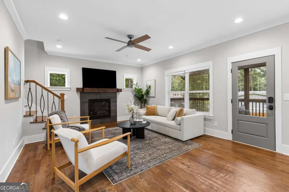 859 East AVE Scottdale, GA 30079