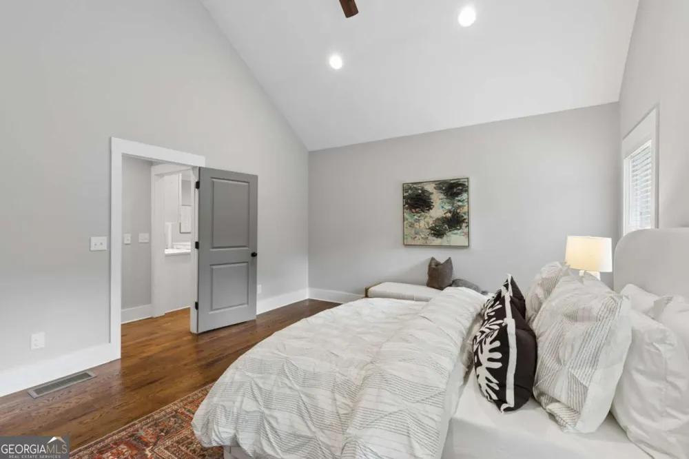 859 East AVE Scottdale, GA 30079