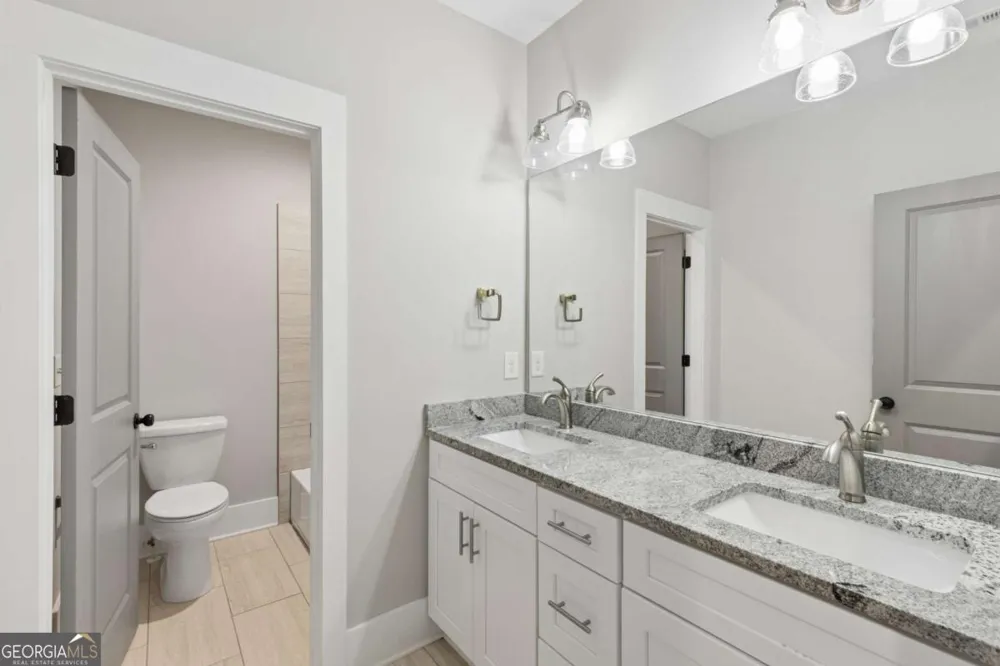 859 East AVE Scottdale, GA 30079