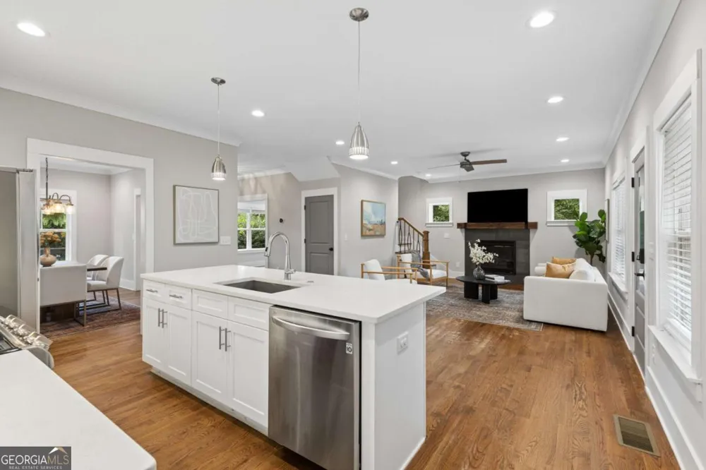 859 East AVE Scottdale, GA 30079