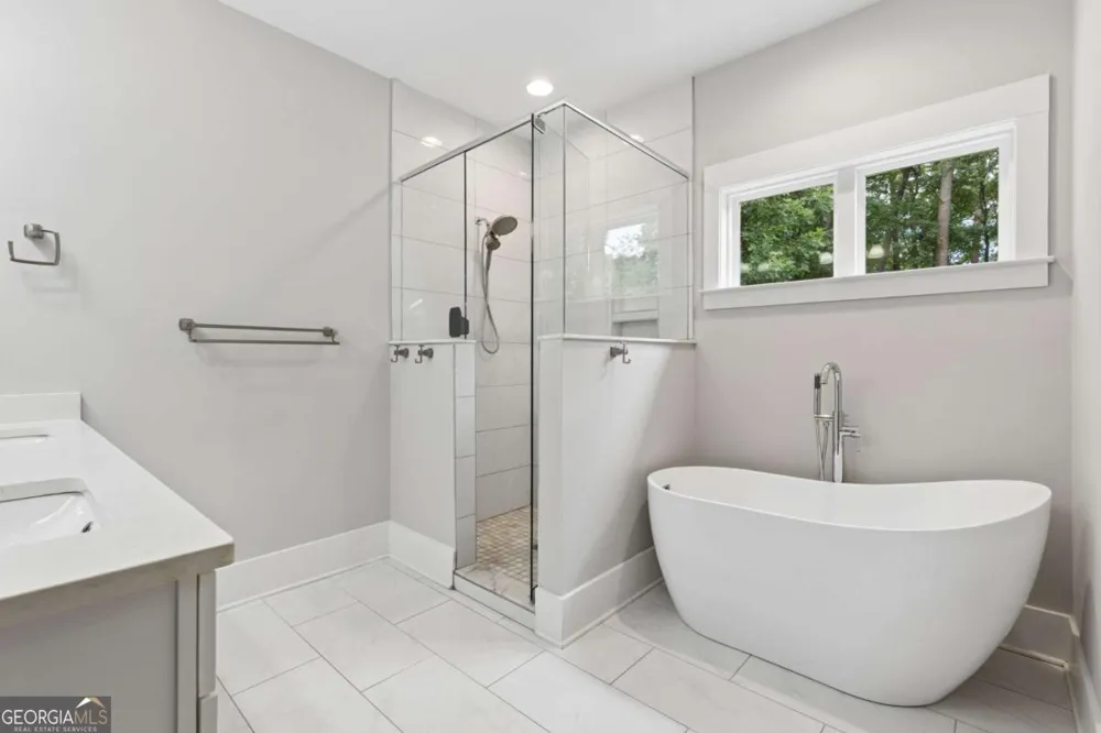 859 East AVE Scottdale, GA 30079