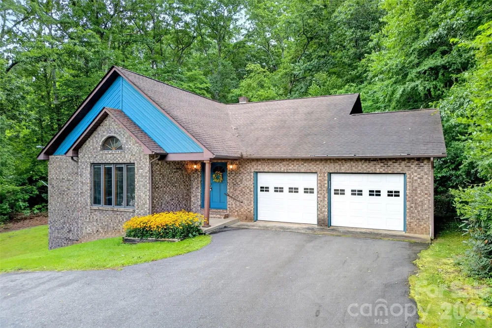 108 Shenandoah Drive Burnsville, NC 28714