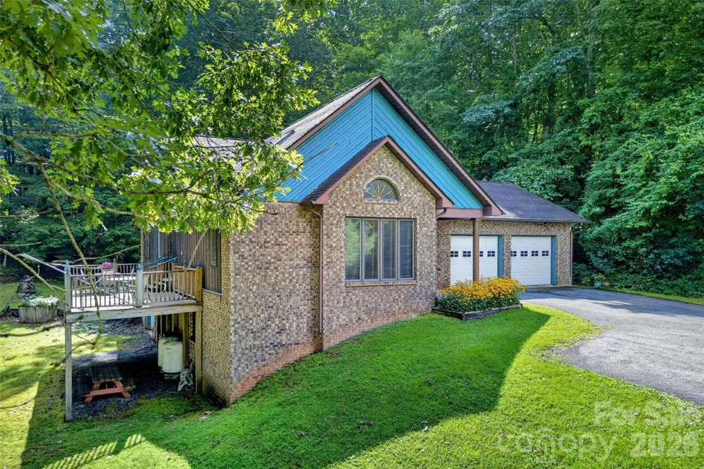 108 Shenandoah Drive Burnsville, NC 28714