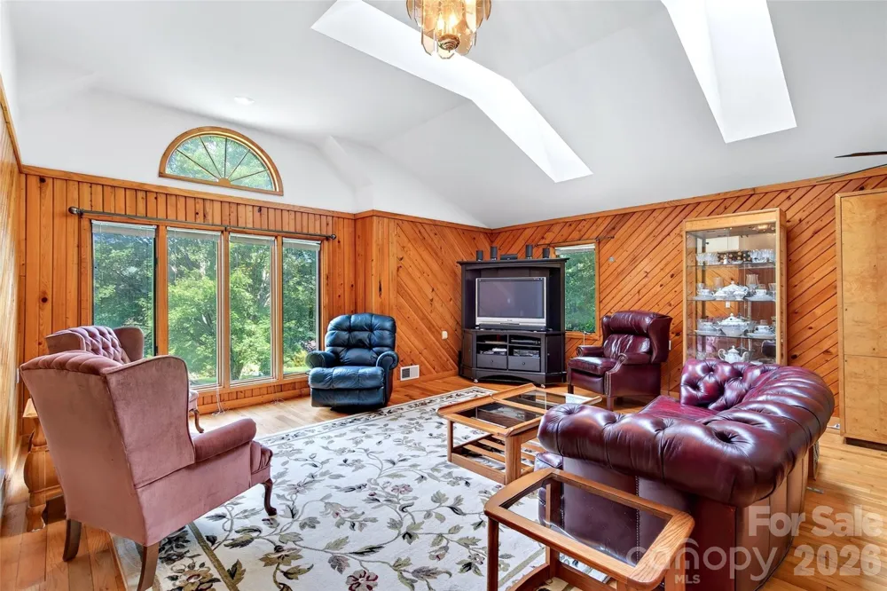 108 Shenandoah Drive Burnsville, NC 28714