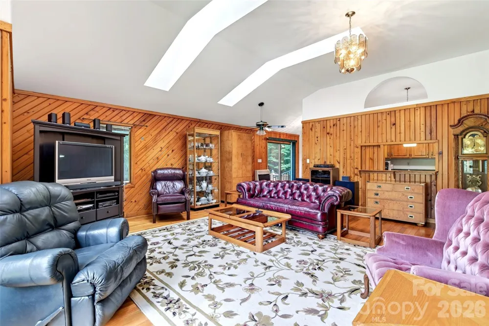 108 Shenandoah Drive Burnsville, NC 28714