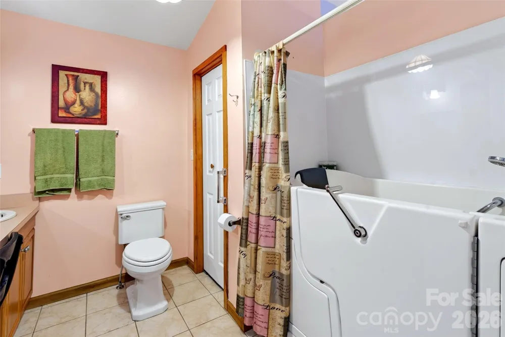 108 Shenandoah Drive Burnsville, NC 28714