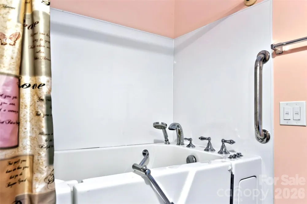 108 Shenandoah Drive Burnsville, NC 28714