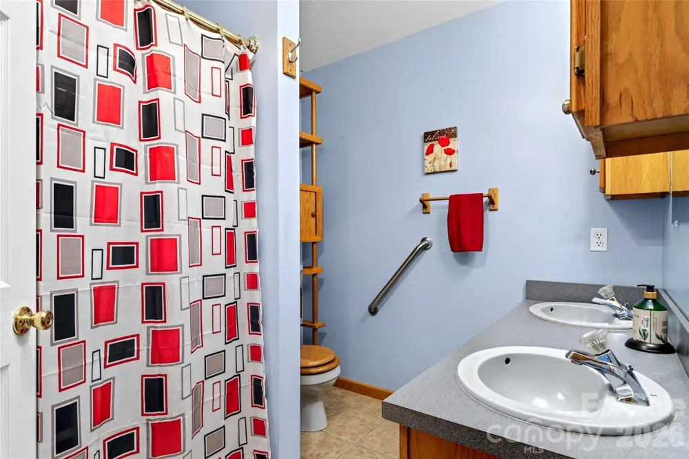 108 Shenandoah Drive Burnsville, NC 28714