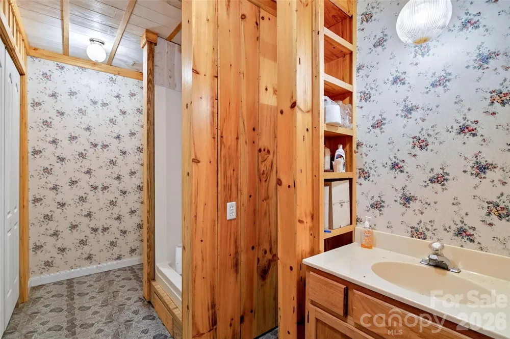 108 Shenandoah Drive Burnsville, NC 28714