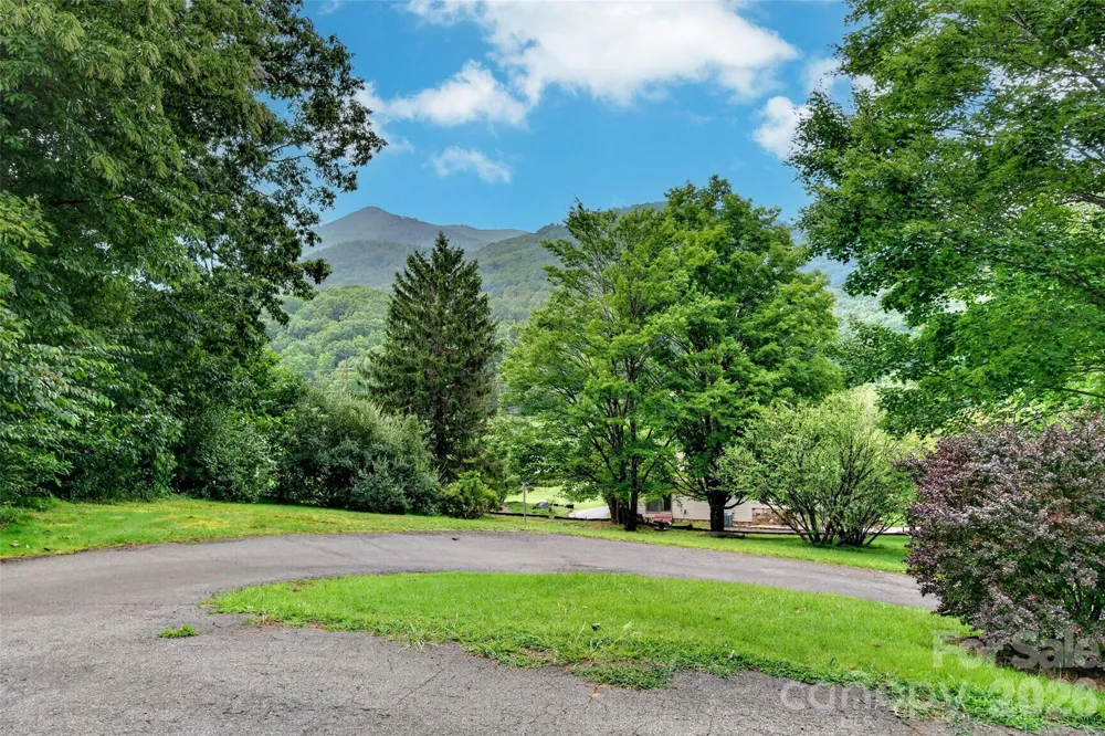 108 Shenandoah Drive Burnsville, NC 28714
