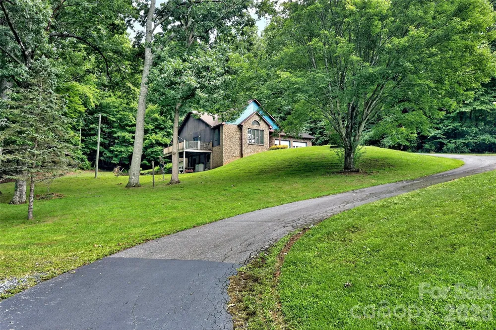 108 Shenandoah Drive Burnsville, NC 28714