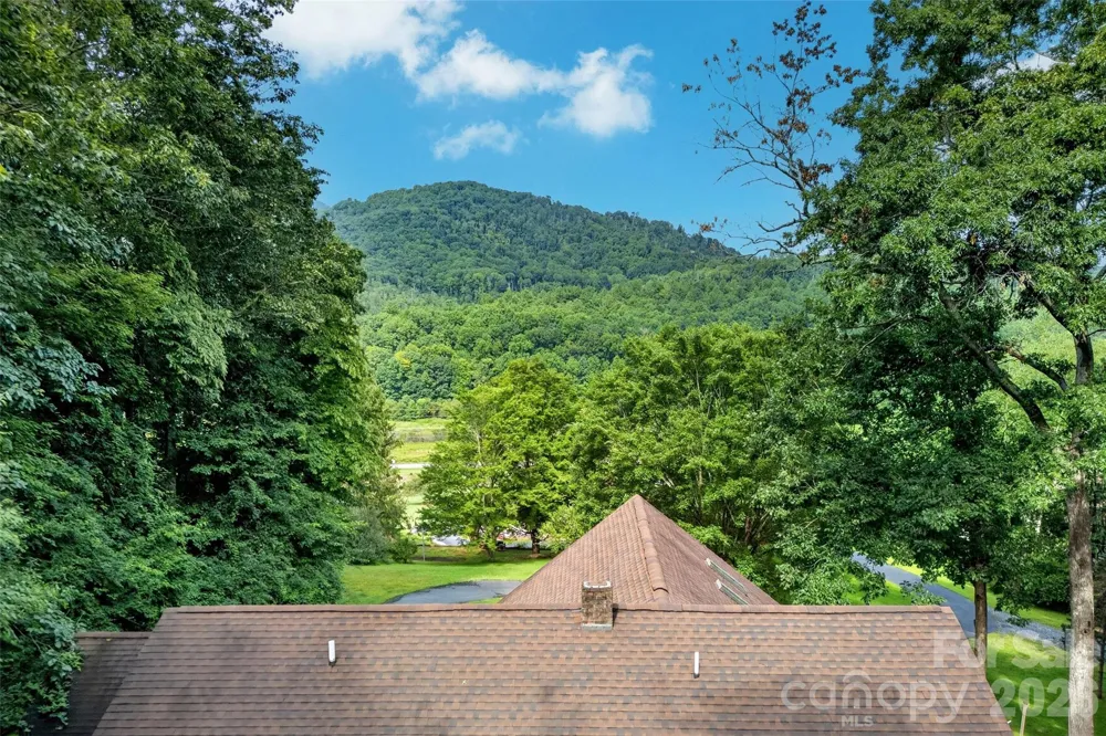 108 Shenandoah Drive Burnsville, NC 28714
