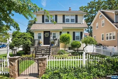 211 Walnut Avenue