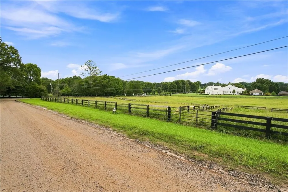 13798 Brittle Road Milton, GA 30004