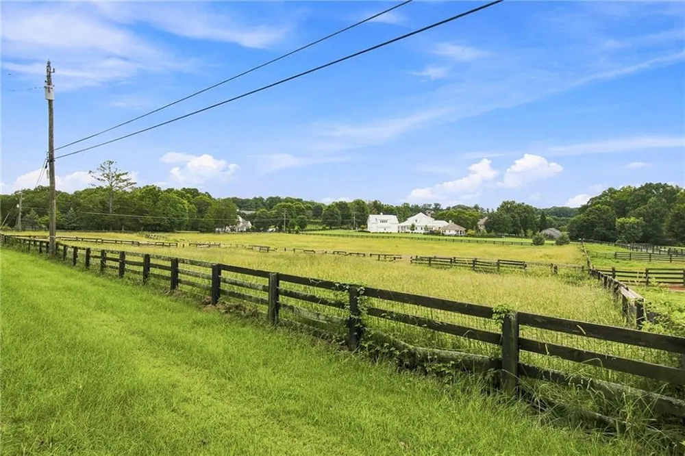13798 Brittle Road Milton, GA 30004