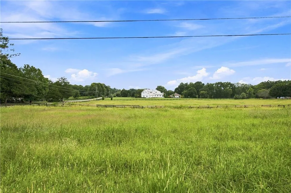 13798 Brittle Road Milton, GA 30004