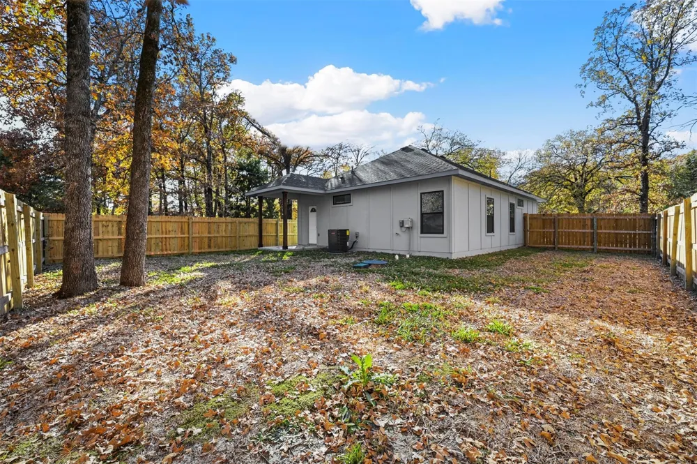 129 Arapaho Trail Mabank, TX 75156