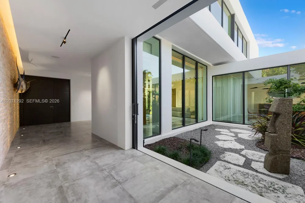 121 Nurmi Dr Fort Lauderdale, FL 33301