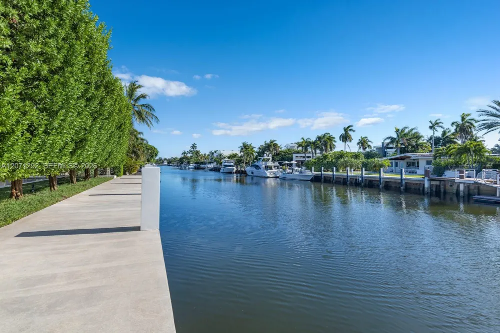 121 Nurmi Dr Fort Lauderdale, FL 33301