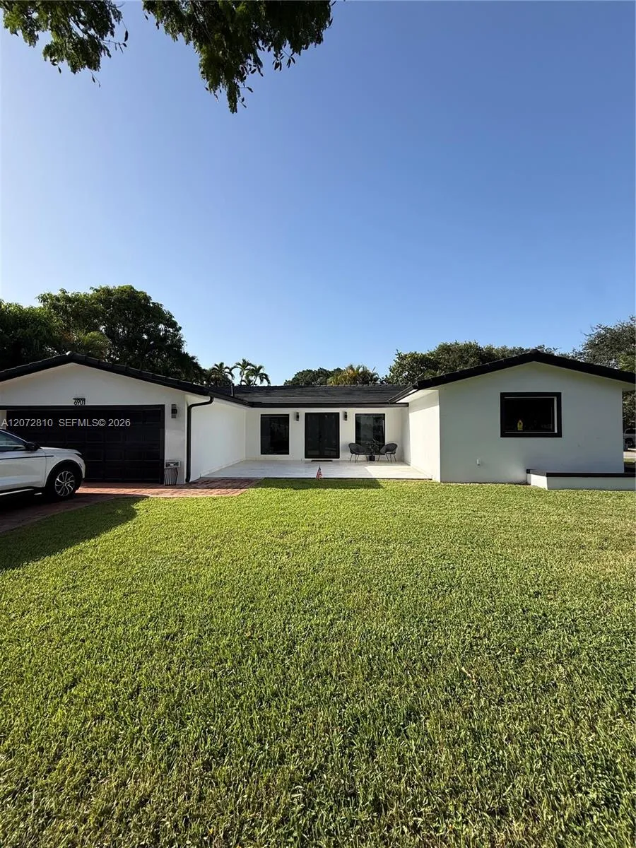 6901 S Miami Lakeway S Miami Lakes, FL 33014