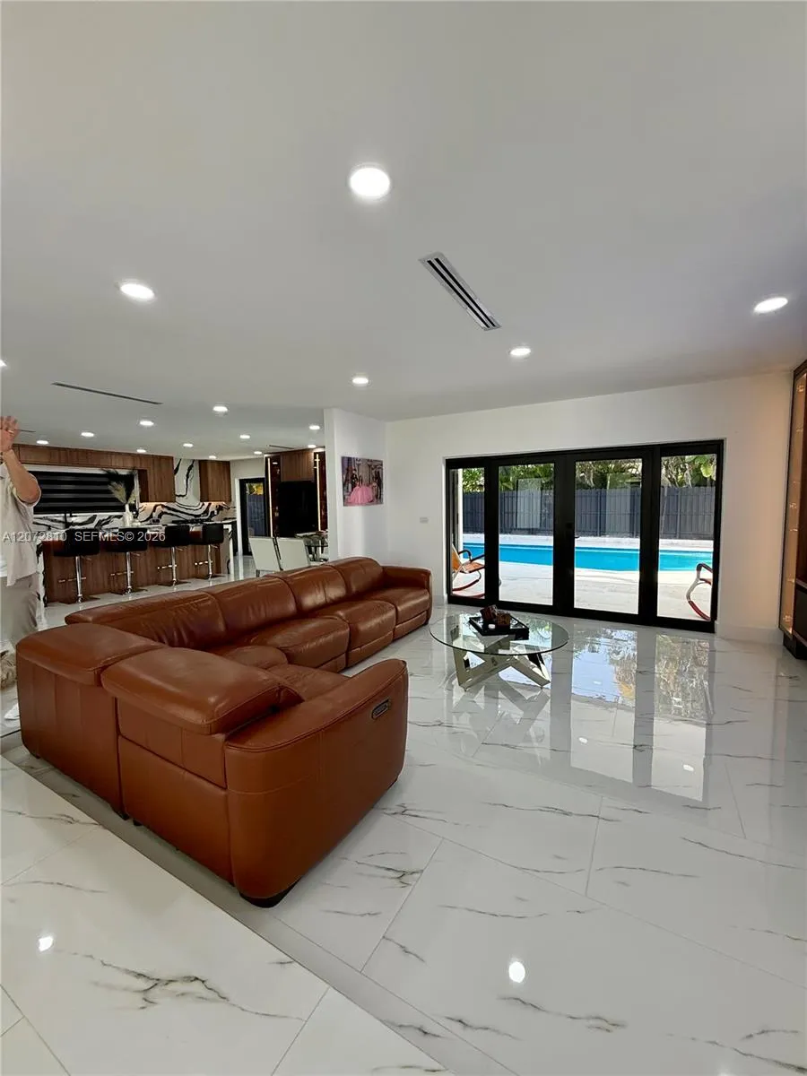 6901 S Miami Lakeway S Miami Lakes, FL 33014