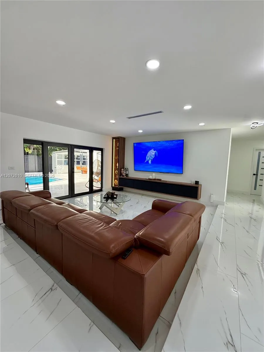 6901 S Miami Lakeway S Miami Lakes, FL 33014