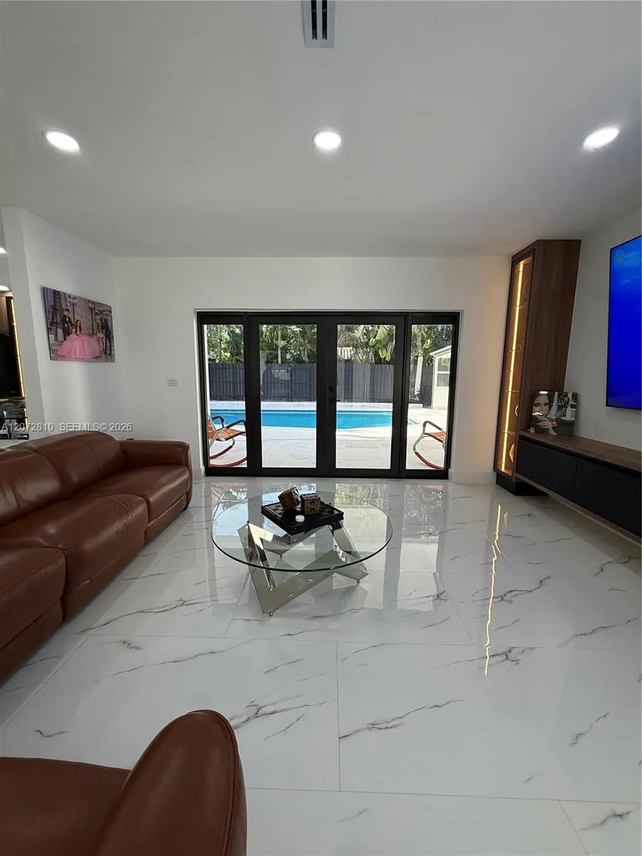 6901 S Miami Lakeway S Miami Lakes, FL 33014