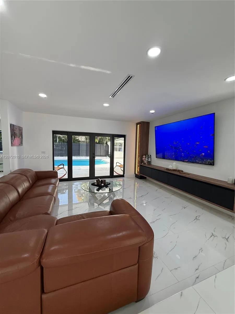 6901 S Miami Lakeway S Miami Lakes, FL 33014