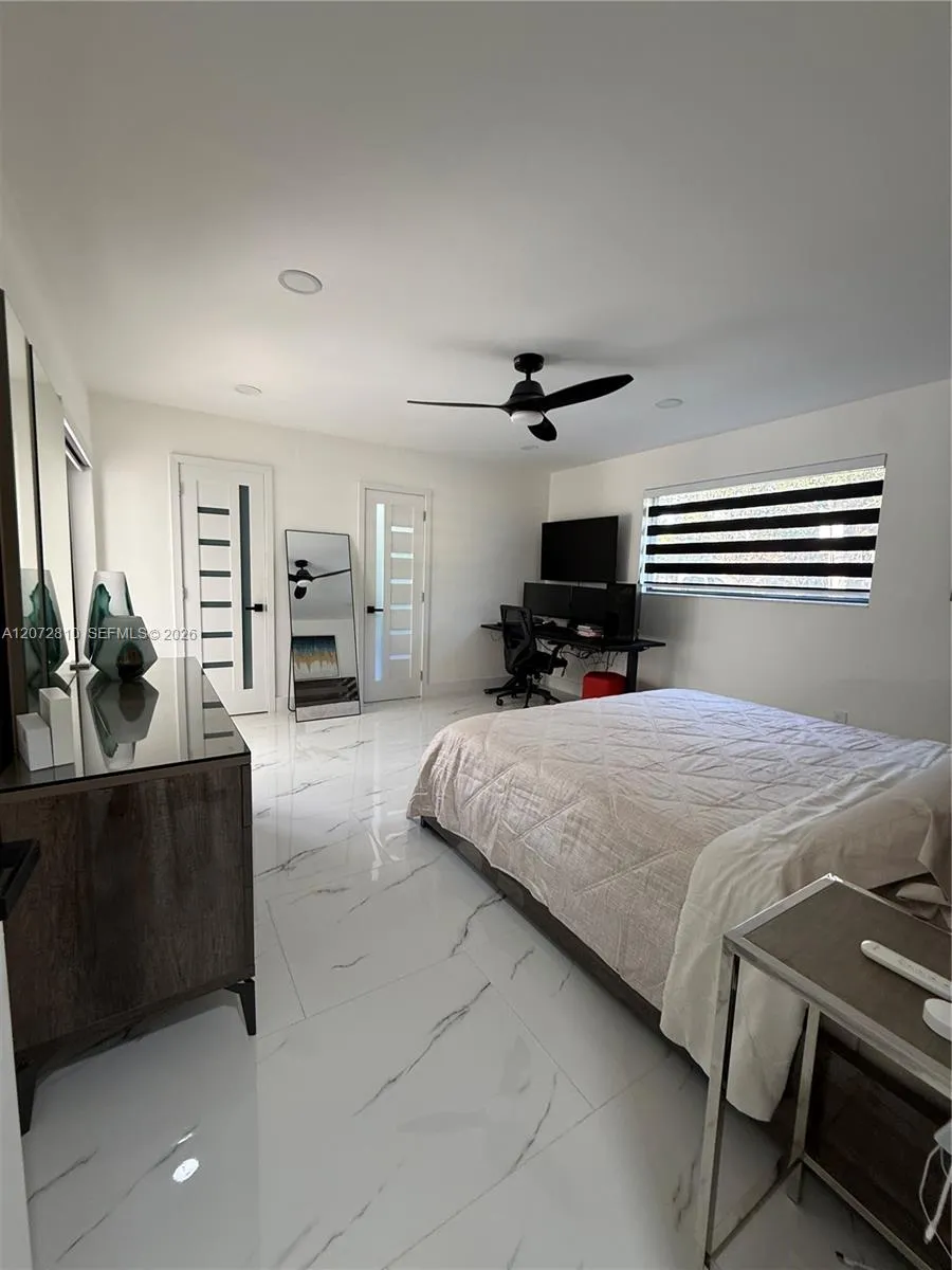 6901 S Miami Lakeway S Miami Lakes, FL 33014