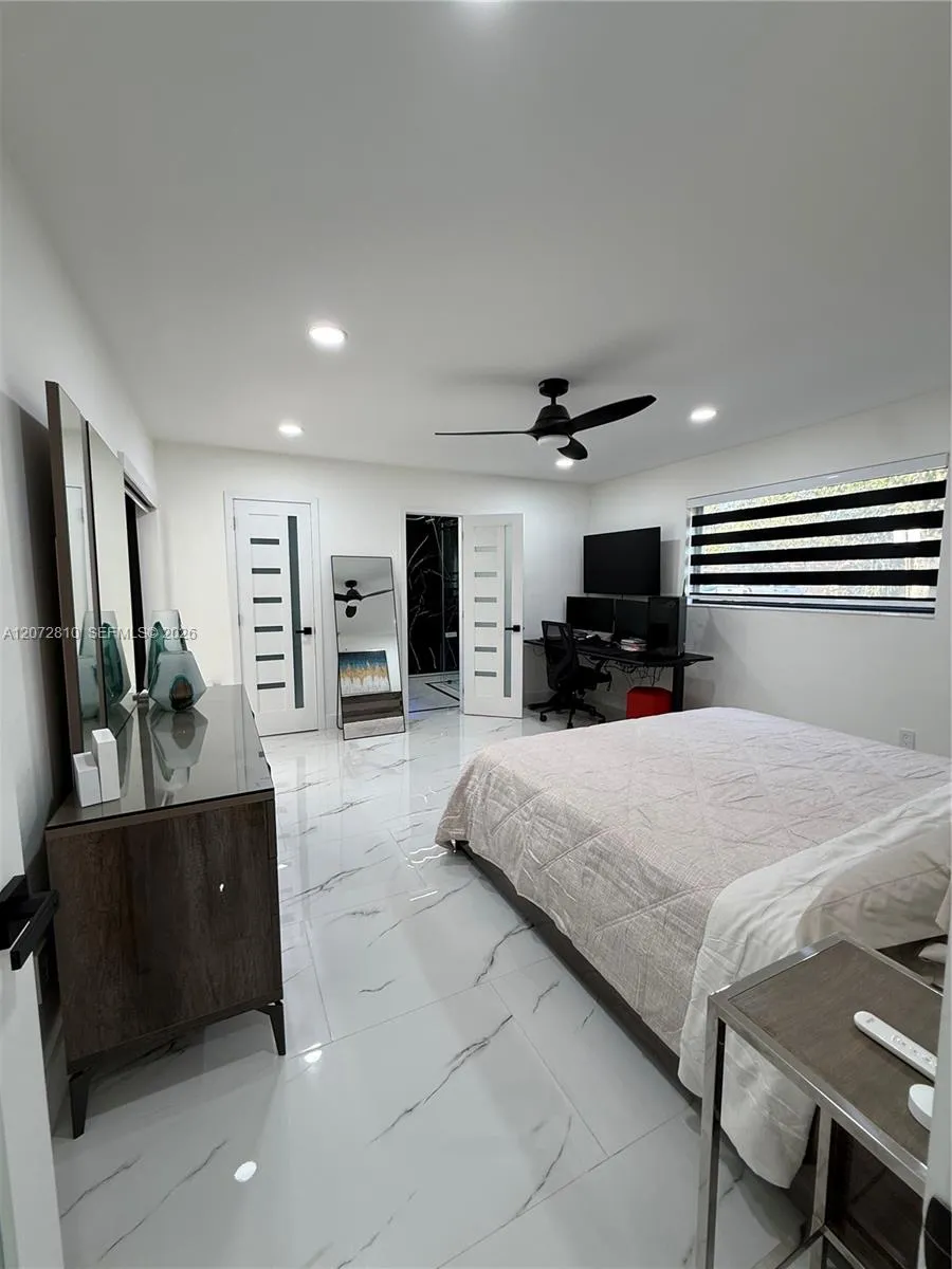 6901 S Miami Lakeway S Miami Lakes, FL 33014
