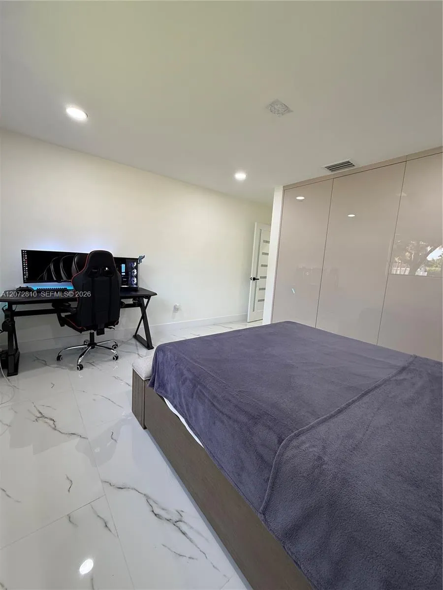 6901 S Miami Lakeway S Miami Lakes, FL 33014